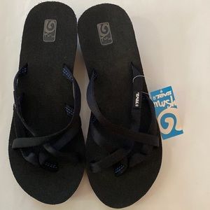 Teva Mush wedge flip flops crisscross straps. New size 10 US black
